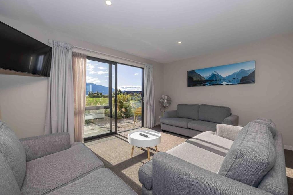 Great Views From New 2 Bedroom Apartment テアナウ エクステリア 写真