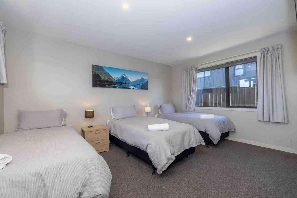 Great Views From New 2 Bedroom Apartment テアナウ エクステリア 写真