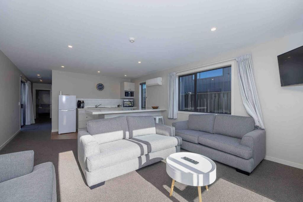 Great Views From New 2 Bedroom Apartment テアナウ エクステリア 写真